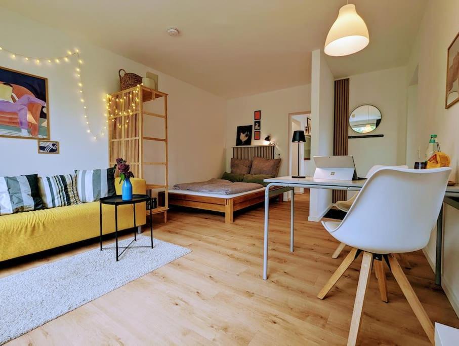Apartment Mit Balkon In Hannover-Ahlem Exteriör bild